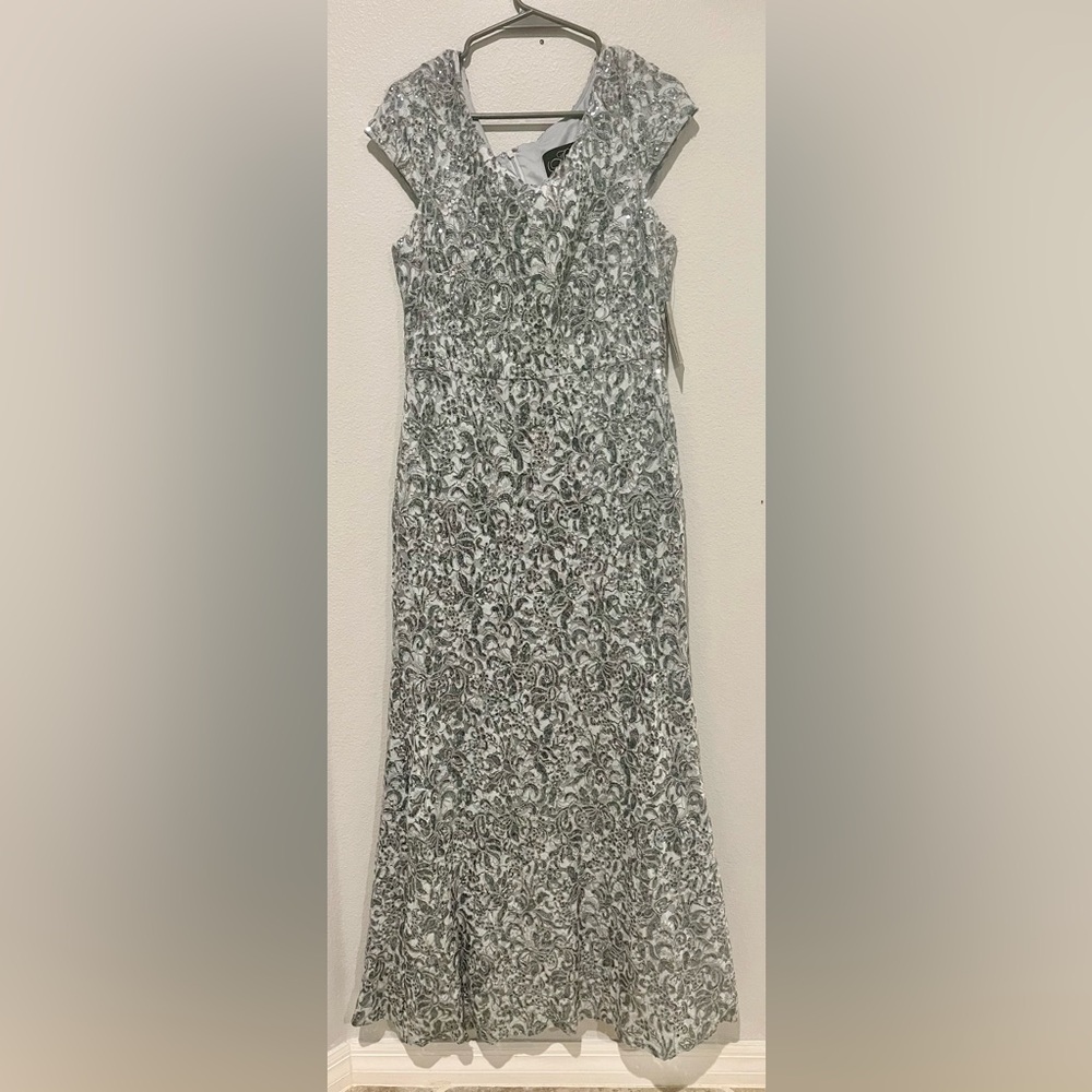 Alex Evenings Sequin Cap Sleeve Column Gown Sz 14 in light mint color - Picture 5 of 12